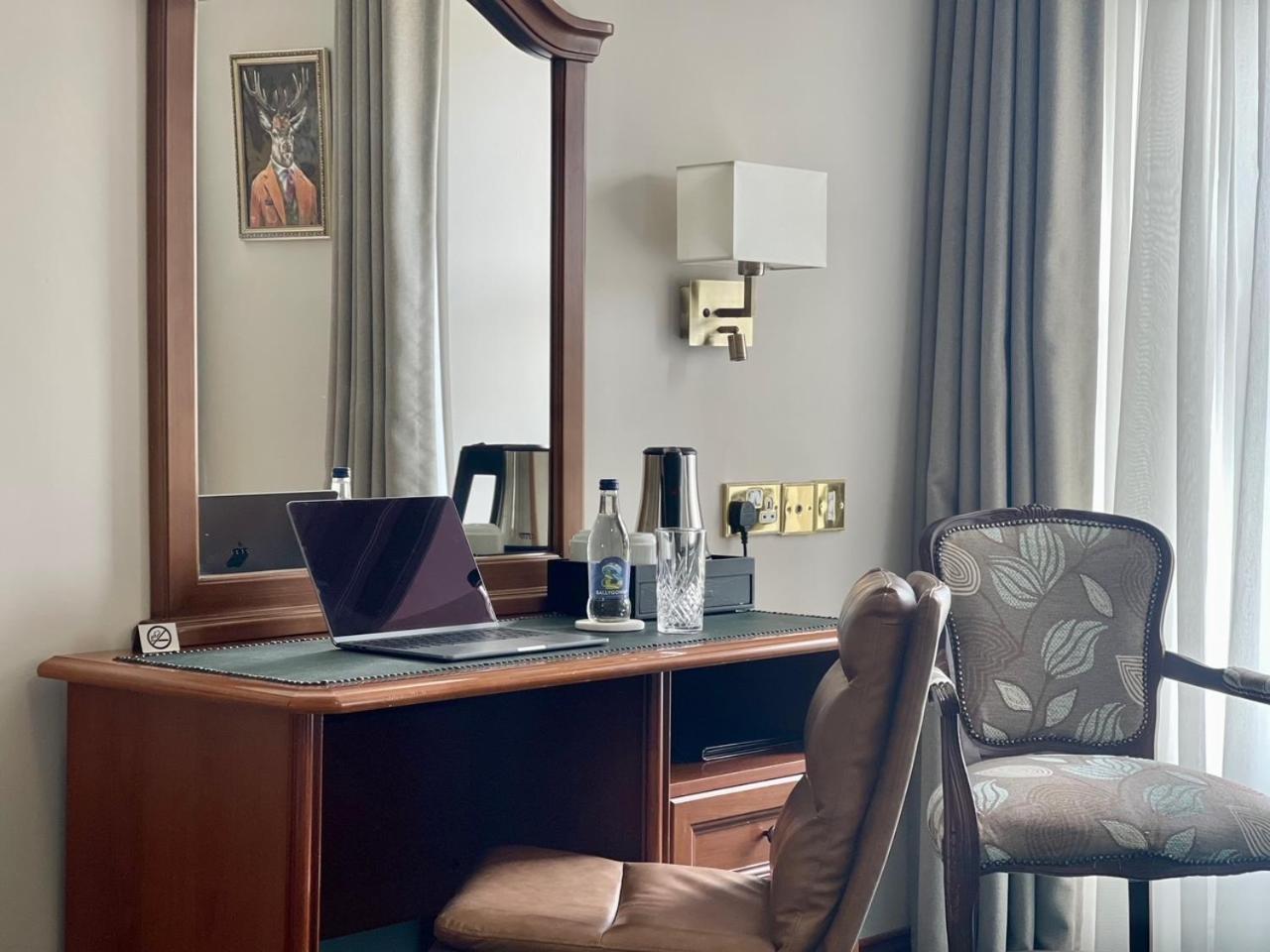 Corbett Court Hotel เฟอร์มอย ภายนอก รูปภาพ